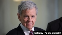 Спэцпрадстаўнік прэзыдэнта ЗША Джон Коўл адказвае на пытаньні журналістаў Менску. 19 сакавіка 2026