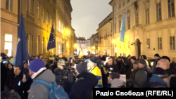 За словами організаторів, до акції долучилися понад 100 людей