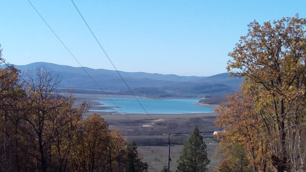 Водохранилища крыма названия. Зареченское водохранилище Крым. Счастливенское водохранилище. Чернореченское водохранилище рыбалка. Счастливенское водохранилище Крым фото.