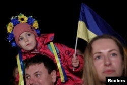 Луѓе го слават руското повлекување од Херсон во Киев на 11 ноември