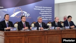 Եվրահանձնաժողովի նախագահը, Հայաստանի եւ Վրաստանի նախագահները, Մոլդովայի վարչապետը եւ ԵԺԿ-ի նախագահը լրագրողների համար հայտարարություններով հանդես եկան