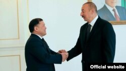Дастанбек Жумабеков менен Илхам Алиев.