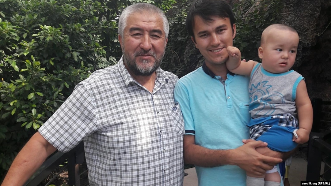Нурулло Отахонов ўғли Файзуллахон ва невараси билан.
