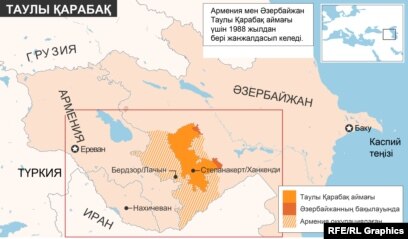 Өз бақшасында труси киген әйел