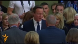 Камерон останува на власт во Британија