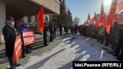 30 января перед зданием администрации Димитровграда прошёл митинг с требованием отставки губернатора Сергея Морозова
