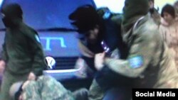Потасовка на месте обрушения элетроопор в Чаплинке Херсонской области