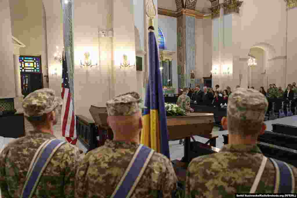 За словами близьких, Бенджамін Ю любив свою родину та тварин, зокрема собаку Ліззі