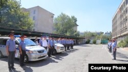 Көчмө бекеттин ар биринде кеминде үч милиционер болот. 