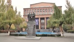 «Մենք ծառայություն ենք մատուցում, եթե ձեռք չի տալիս, դիմում եք այլ բուհ». ԵՊՀ ռեկտորը՝ ցուցարարներին
