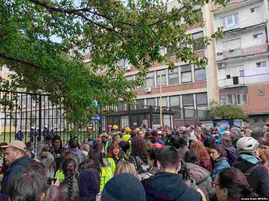 Organizatori blokada kažu da će tu ostati sve dok aktivisti ne budu pušteni iz pritvora. (19. maj 2025.)