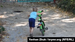Юный велосипедист