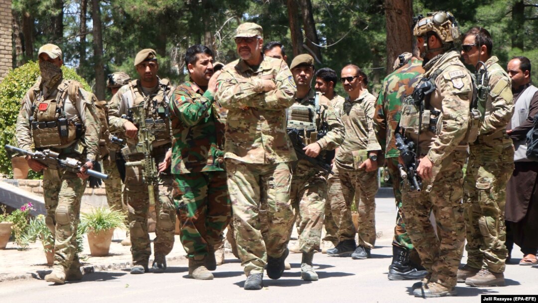 Afghan security reinforcements arrive in Herat to fight against Taliban militants on August 1. 