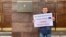 Пикет в поддержку Алексея Навального и Любовь Соболь в Петербурге