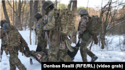 Упражнение по отработке эвакуации раненого для иностранных военных ВСУ