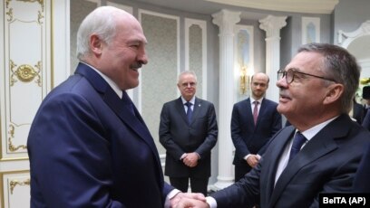 Hello, My Dear': Lukashenka's Warm Hug For International Ice