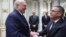 Александър Лукашенко (вляво) и президентът на Международната федерация по хокей на лед Рене Фазел по време на среща в Минск на 11 януари 2021 г.