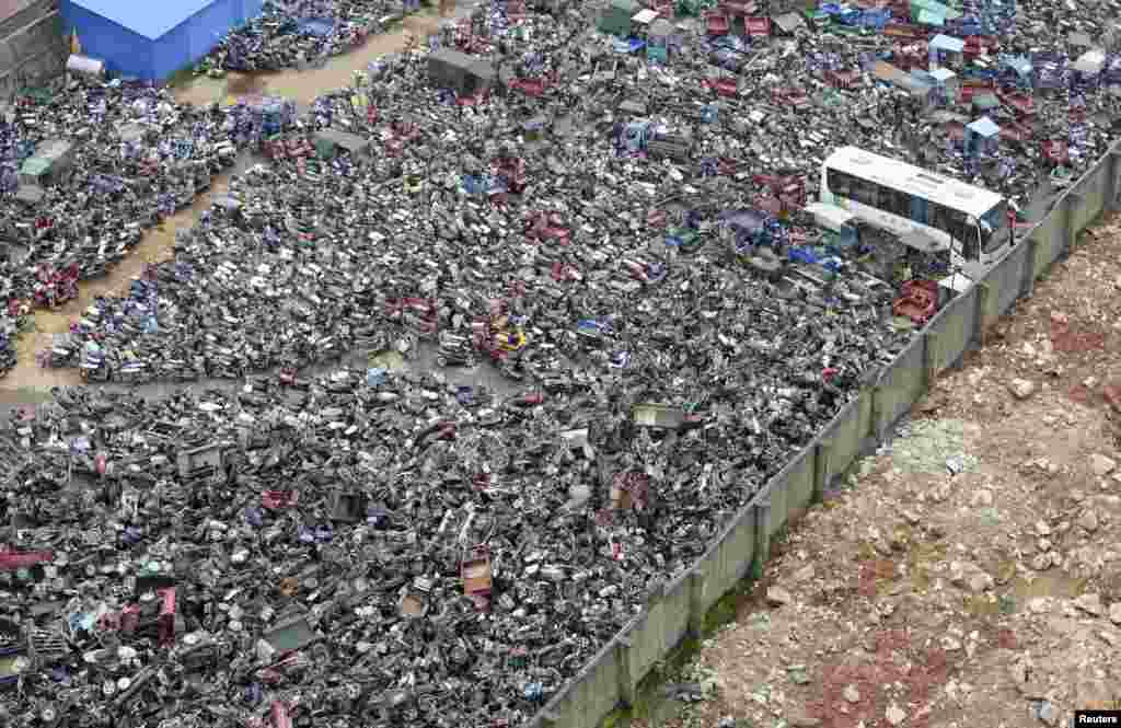 Çinin Hunan əyalətində yerləşən motosiklet qəbirsanlığı belə görünür