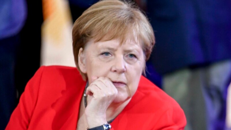 Ангела Меркел тарки сиёсат мекунад