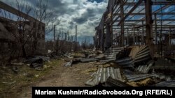 Зруйновані ангари в Авдіївці