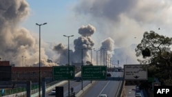 دود ناشی از حملات گسترده به تهران در روز پنجشنبه، ۱۴ اسفند