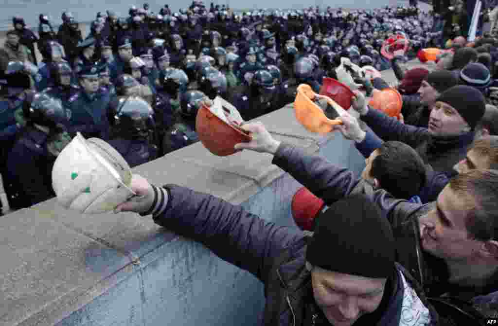 Ukrainian coal miners protest outside the government building in Kyiv, demanding the government protect their jobs as the eastern separatist conflict threatens to force pits to close. (AFP/Anatolii Stepanov)