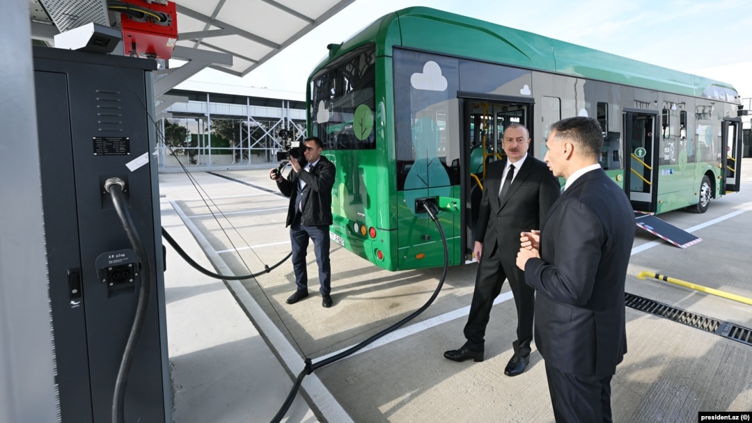 Prezident İlham Əliyev Zığ Elektrik Avtobus Parkının fəaliyyəti ilə tanış olub.