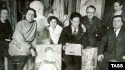 Казимир Малевич зі студентами