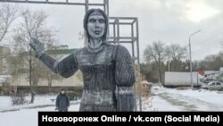 Скульптура Аленки в Нововоронеже