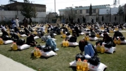 خوست کې سوداګرو بېوزله کورنیو ته د روژې لپاره خوراکي توکي ورکړي