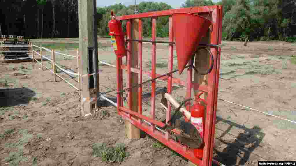 Щит пожежної безпеки на території кемпінгу