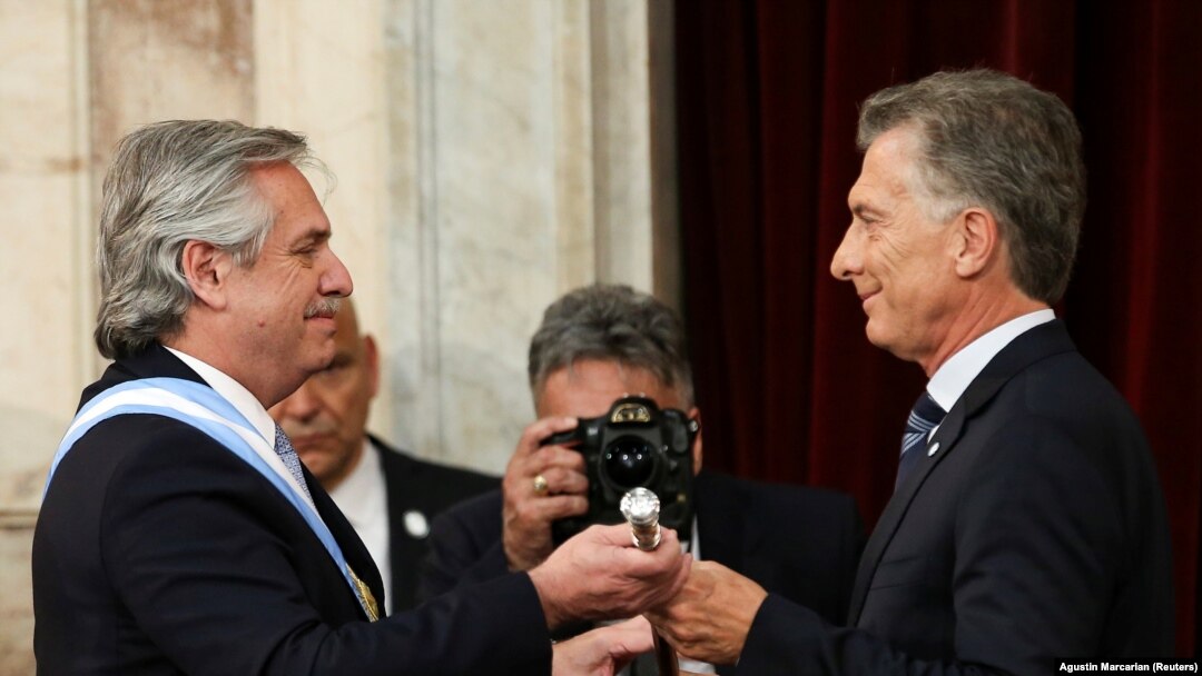 Alberto Fernandez preuzima dužnost od odlazećeg argentinskog predsjednika Maurisija Makrija