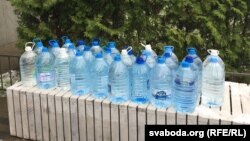 Дапамога вадой жыхарам мікрараёну Новая Баравая, архіўнае фота 