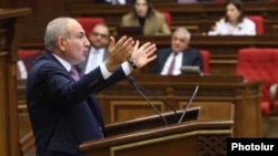 Վարչապետ Նիկոլ Փաշինյանը խորհրդարանում, արխիվ