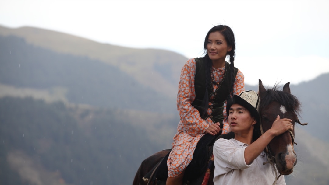 Телефоныңызға секс көріністері бар порно видеолар Дәрігерлер кабинетіндегі жігіттер (бейне)