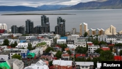 Orașul Reykjavik, văzut de la biserica Hallgrimskirkja la începutul acestei luni, înaintea referendumului privind reluarea negocierilor de aderare ale Islandei la Uniunea Europeană. 