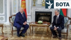 Udhëheqësi bjellorus, Aleksandr Lukashenko, dhe i dërguari amerikan, John Coale gjatë takimit në Minsk më 13 dhjetor 2025.