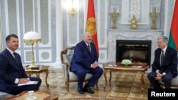 Падчас сустрэчы Аляксандра Лукашэнкі і спэцпасланьніка ЗША па Беларусі Джона Коўла ў Менску. 13 сьнежня 2025