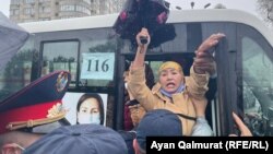Задержание пришедших на протест в Алматы. 1 мая 2021 года.