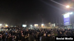 Массовые протесты в Карадже, северном городе-спутнике Тегерана. Вечер 8 января 2026 года