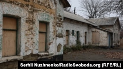 Голова міської громади каже, що людей від евакуації зупиняє «страх виїзду з міста», але місцева влада закликає переїжджати у більше безпечні регіони