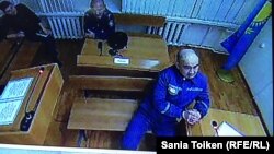 Осуждённый гражданский активист из города Атырау Макс Бокаев во время видеотрансляции из суда города Петропавловска на рассмотрении жалобы о его пребывании в тюрьме Петропавловска. 25 января 2018 года.