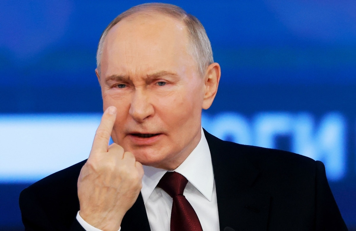 Head of Russia Vladimir Putin pursues a policy of rehabilitating Stalinism, seeks to restore Russia's control over former USSR republics and claims that "Ukraine was created by Lenin"