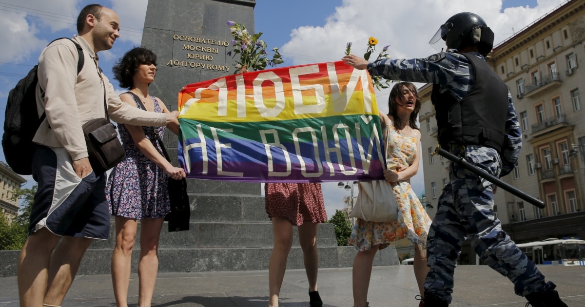 Орыс үй тапсырмасын орындайтын әйел