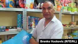 Božidar Nikolić u biblioteci igračaka