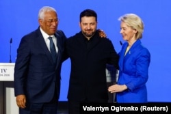 Антониу Кошта, Владимир Зеленский и Урсула фон дер Лейен на совместном брифинге, Киев, Украина, 24 февраля 2026 года