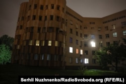 Пошкоджений пологовий будинок у Києві