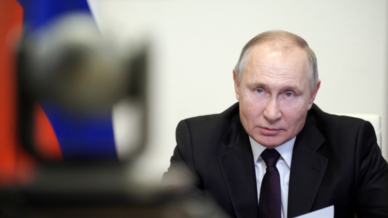 Владимир Путин привился «одной из трех российских вакцин»