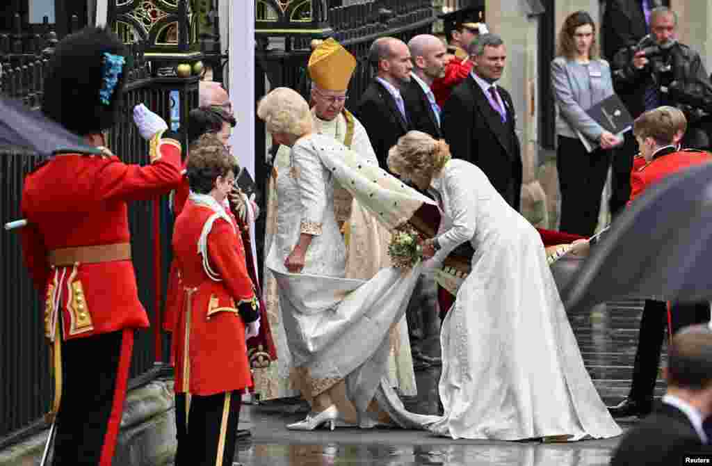 Regina Camilla a Marii Britanii sosește la Westminster Abbey pentru ceremonia de încoronare a ei și a Regelui Charles, la Londra, Marea Britanie, 6 mai 2023. REUTERS/Dylan Martinez