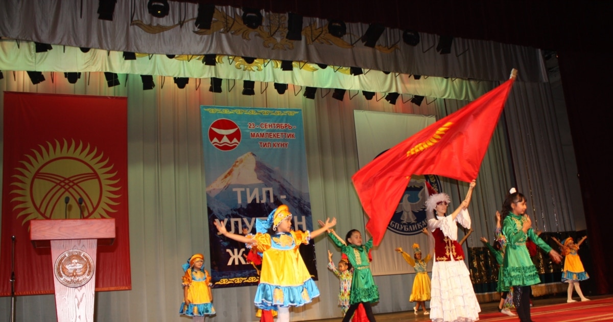 Әскери тұтқын әйелдердің жалаңаш суреттері